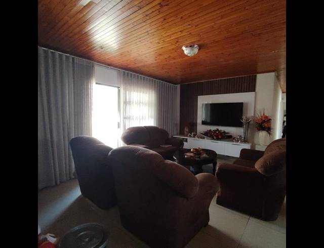 4 BEDROOM HOUSE FOR SALE IN ORMONDE VIEW